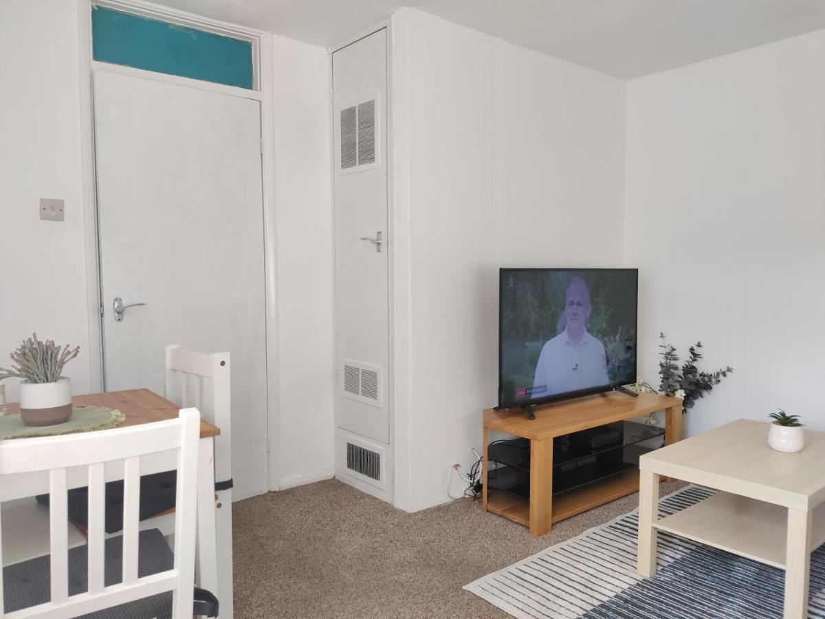 Spacious Comfortable 4 Bedroom House - Housity