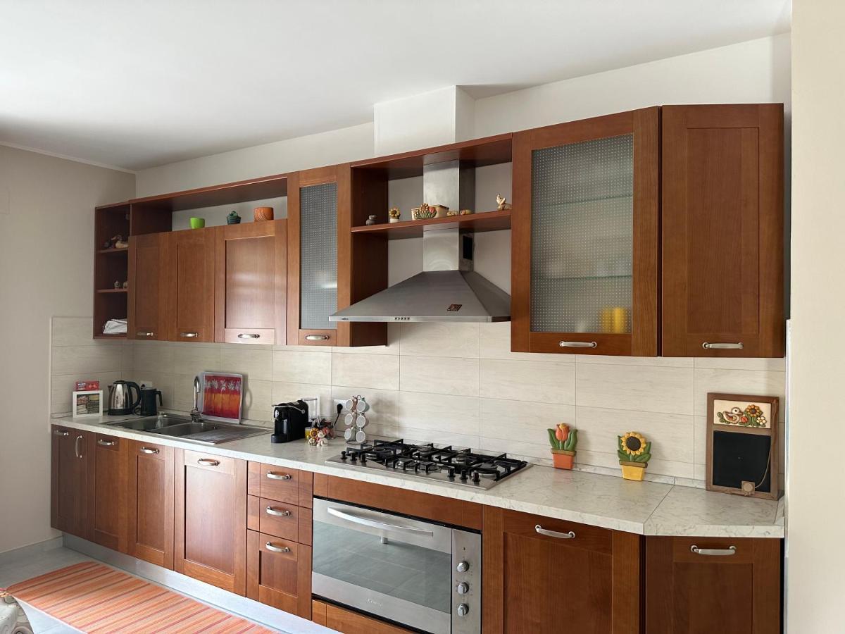 white B&B - Housity
