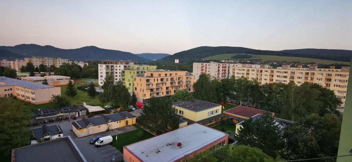Zrekonštruovaný byt s výhľadom na tichom mieste - Housity