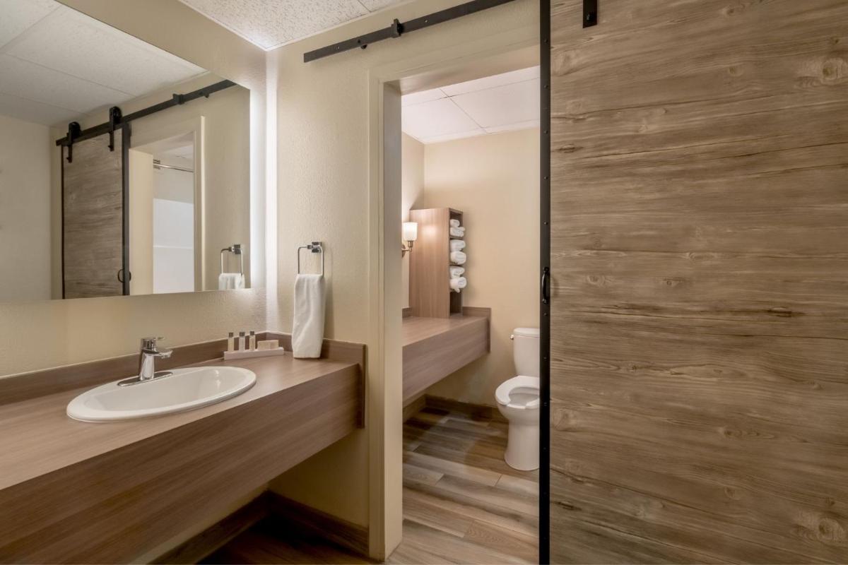 El Rancho Hotel - Housity