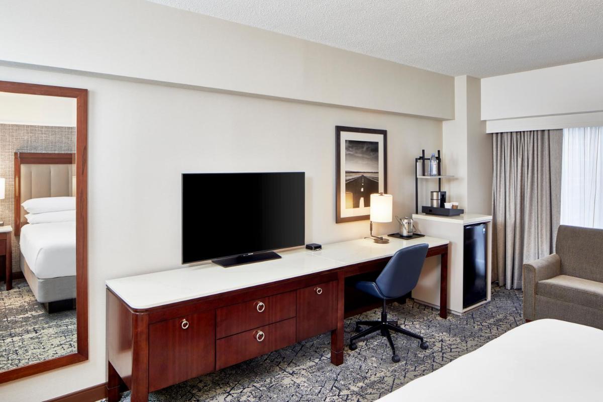 Sheraton Indianapolis Hotel at Keystone Crossing - Housity