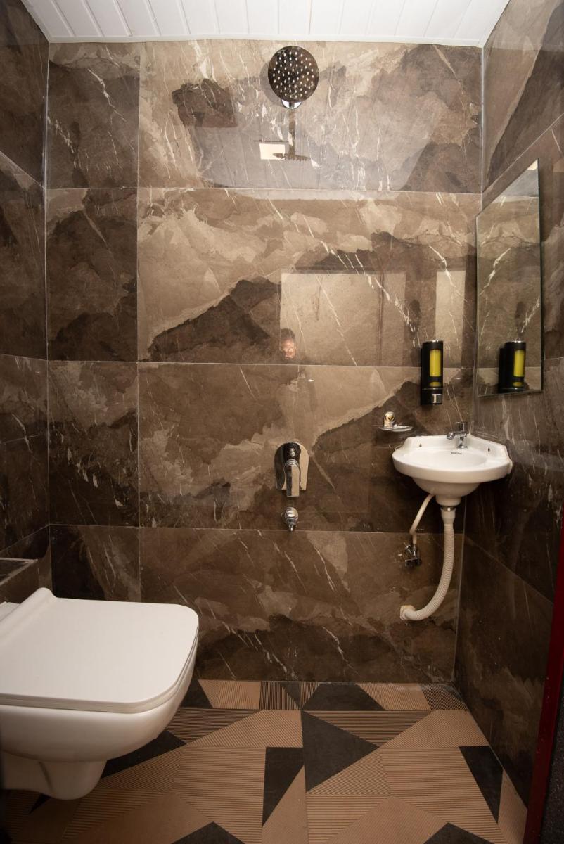 Hotel Priceless Suite Bombay Exhibition Centre Goregaon - Housity