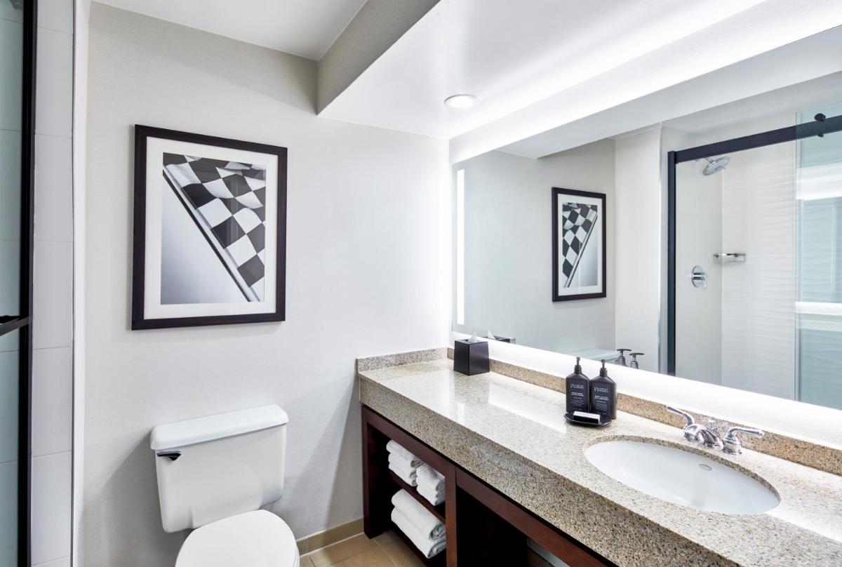 Sheraton Indianapolis Hotel at Keystone Crossing - Housity
