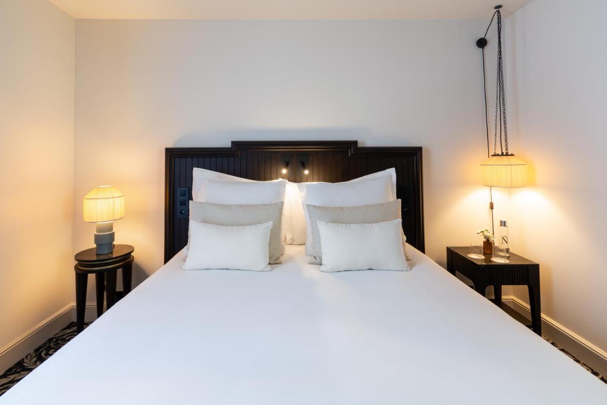 Un ou plusieurs lits dans un hébergement de l'établissement Hôtel & SPA Napoléon