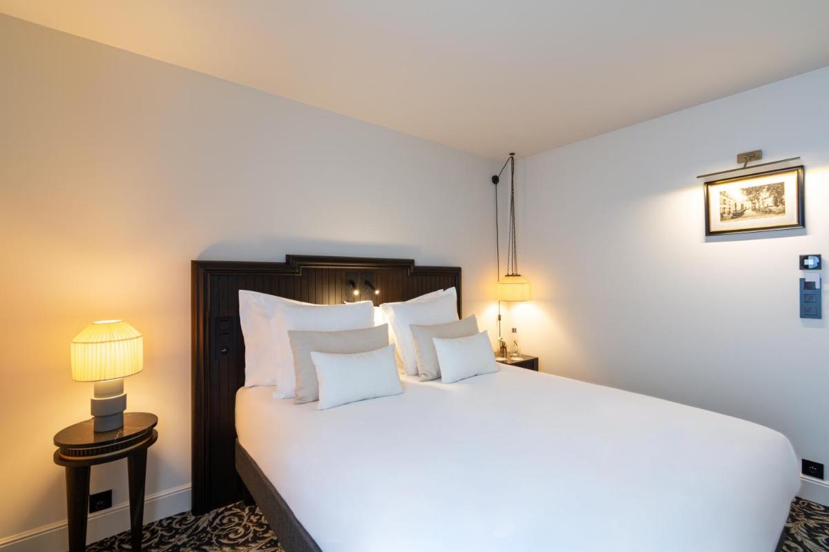 Un ou plusieurs lits dans un hébergement de l'établissement Hôtel & SPA Napoléon