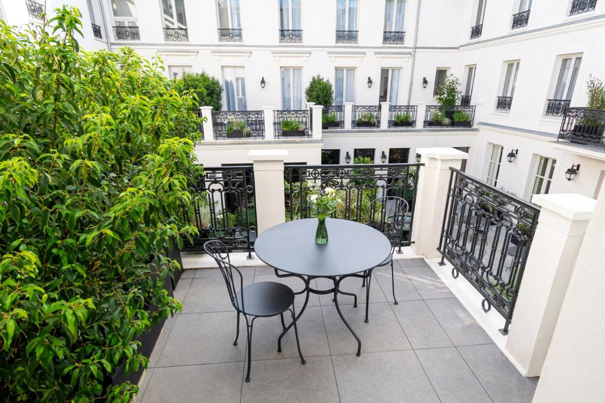 Balcon ou terrasse dans l'établissement Hôtel & SPA Napoléon