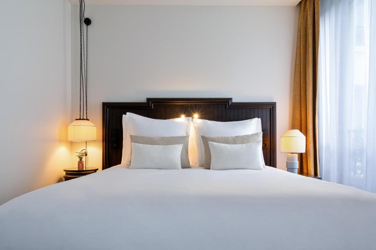 Un ou plusieurs lits dans un hébergement de l'établissement Hôtel & SPA Napoléon