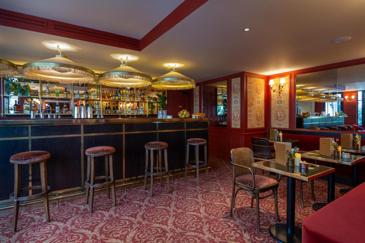 Salon ou bar de l'établissement Hôtel & SPA Napoléon