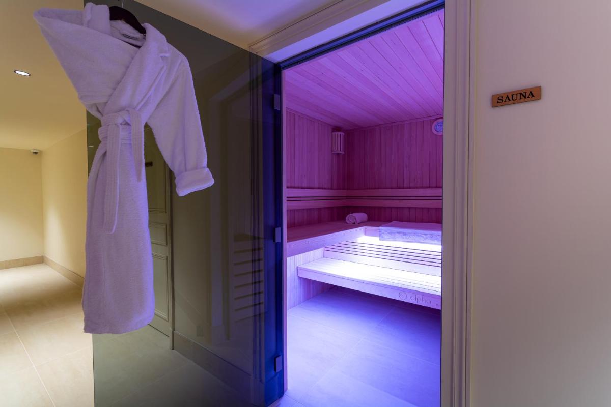 Un ou plusieurs lits dans un hébergement de l'établissement Hôtel & SPA Napoléon
