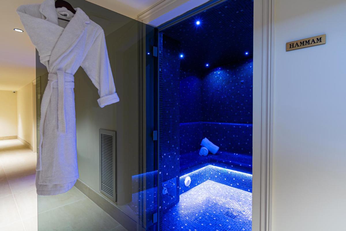 Photo de la galerie de l'établissement Hôtel & SPA Napoléon, à Fontainebleau