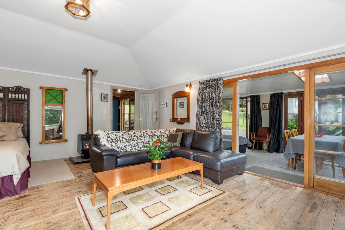 39 North - Tutukaka Holiday Home - Housity