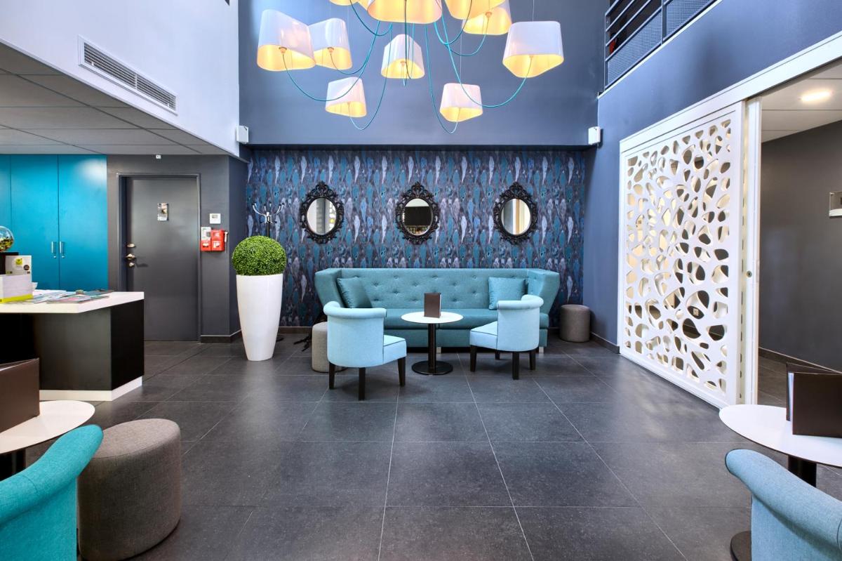 Coin salon dans l'établissement Logis Hotel Restaurant & SPA Au Comte d'Ornon