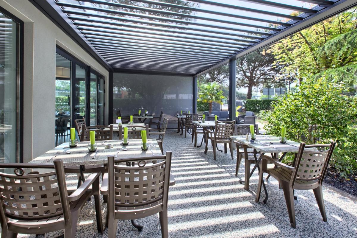 Jardin de l'établissement Logis Hotel Restaurant & SPA Au Comte d'Ornon