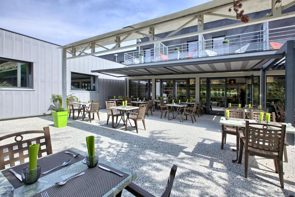 Restaurant ou autre lieu de restauration dans l'établissement Logis Hotel Restaurant & SPA Au Comte d'Ornon