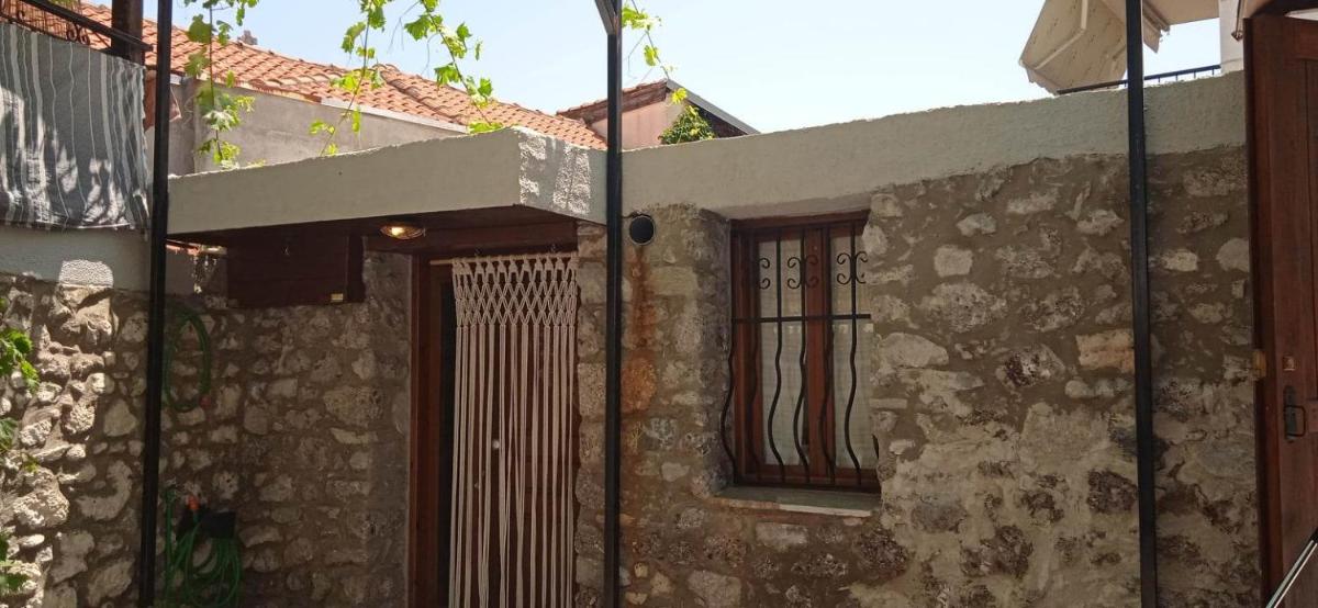 Kallisto Traditional Guesthouse - Housity