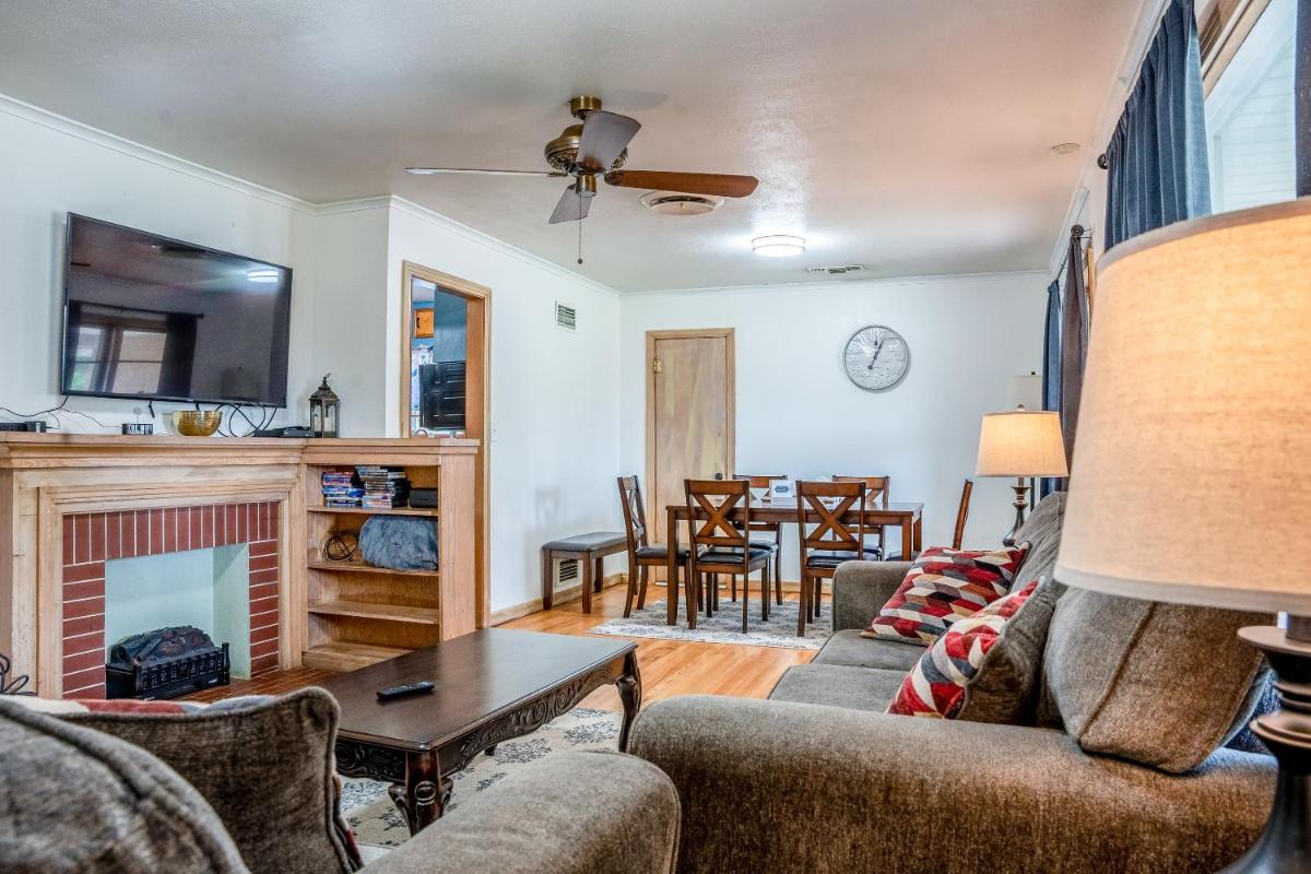Spacious 4 Bedroom Home with 5 Beds near Interstate 40 in Amarillo, TX - Housity