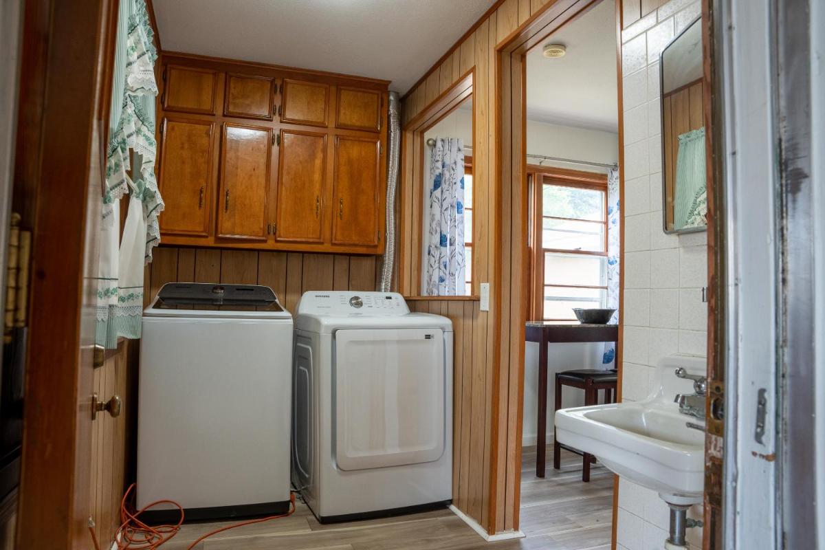 Spacious 4 Bedroom Home with 5 Beds near Interstate 40 in Amarillo, TX - Housity