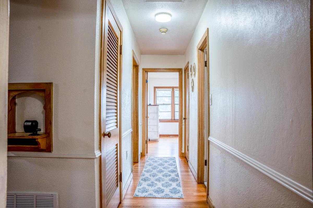 Spacious 4 Bedroom Home with 5 Beds near Interstate 40 in Amarillo, TX - Housity