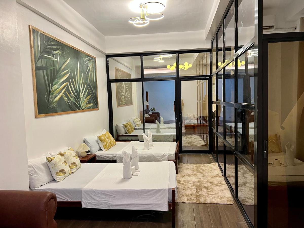 Tranquil Villa - Family Room - Housity
