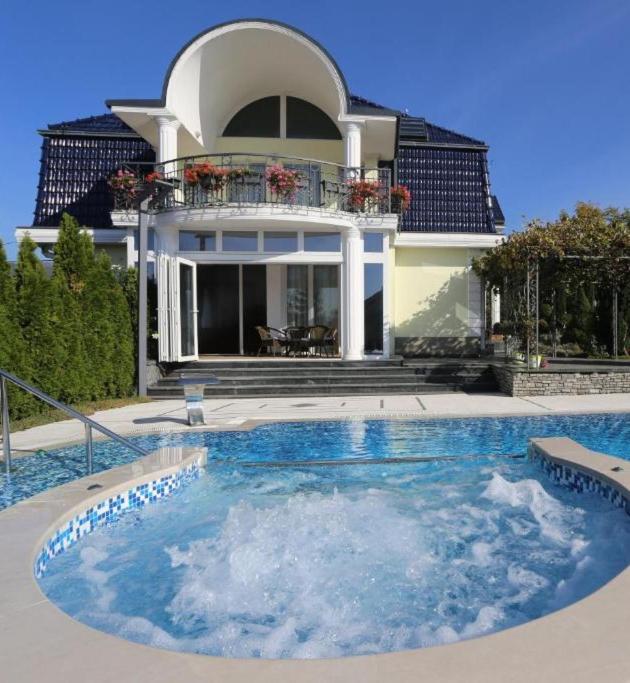 Villa Bajrovic - Housity