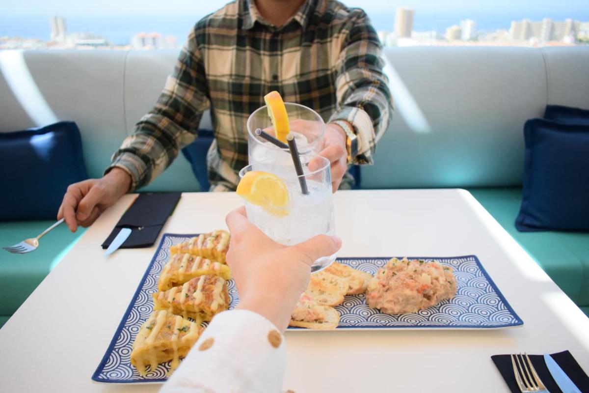 Comida en o cerca de este hotel