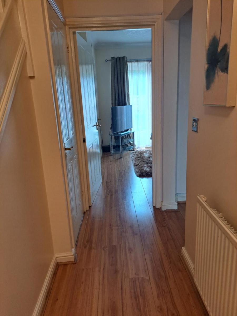 Hawkins Guest House - Private Shared Property - Housity