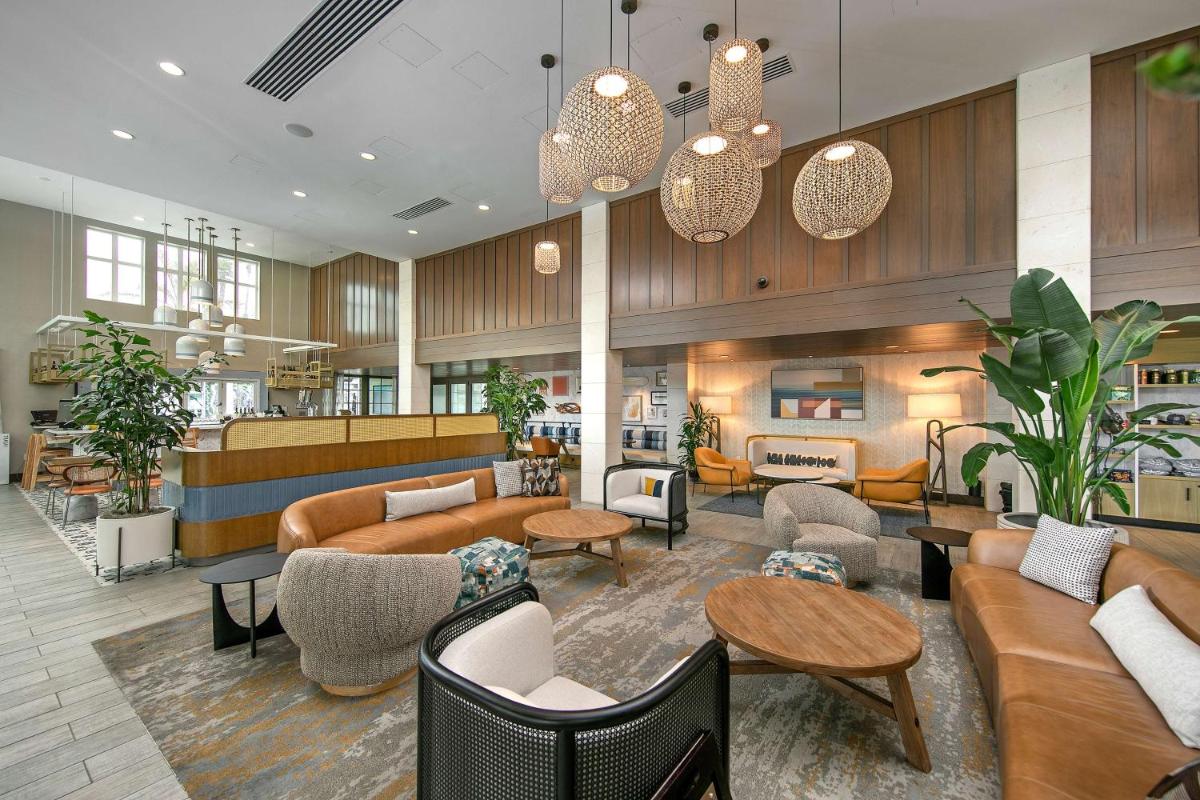Inn at the Pier Pismo Beach, Curio Collection by Hilton - Housity