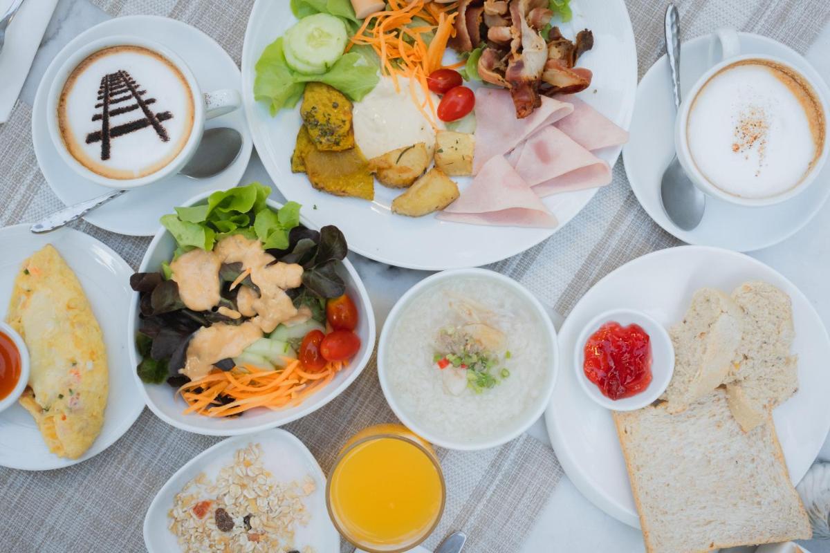 Natee The Riverfront Hotel Kanchanaburi - Housity