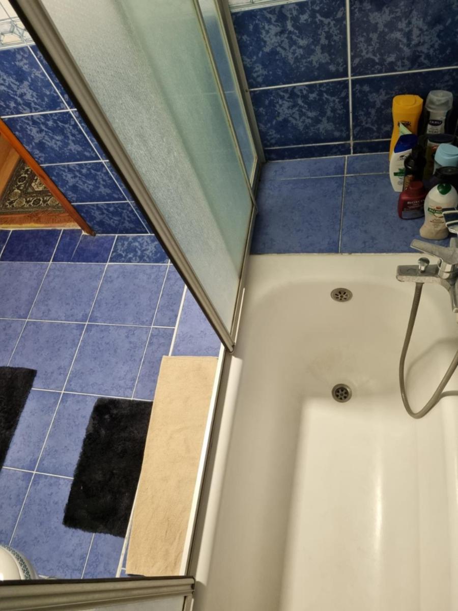 Single Room, одноместная комната в доме, chambre d'une personne, Habitación individual - Housity