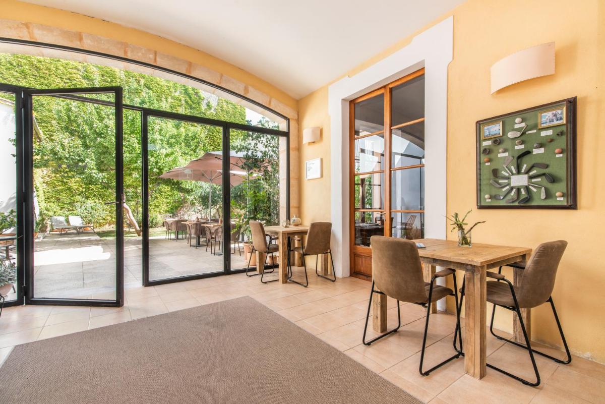 Hotel Can Moragues - Housity