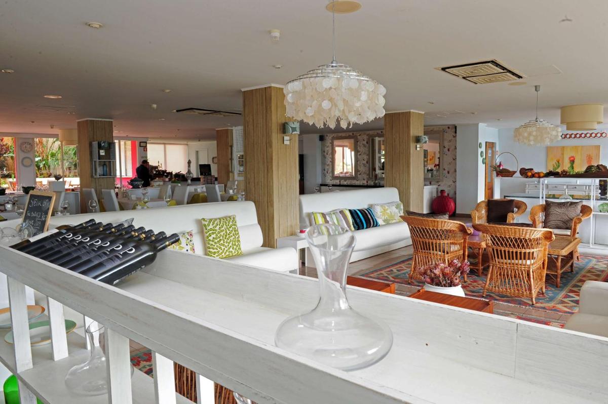 Uma área de estar em Florasol Residence Hotel - Dorisol hotels