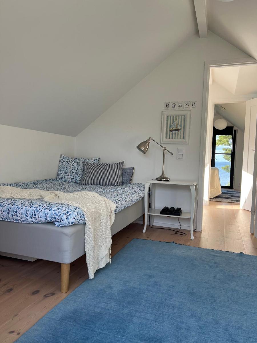 Stylish lake view house - Housity
