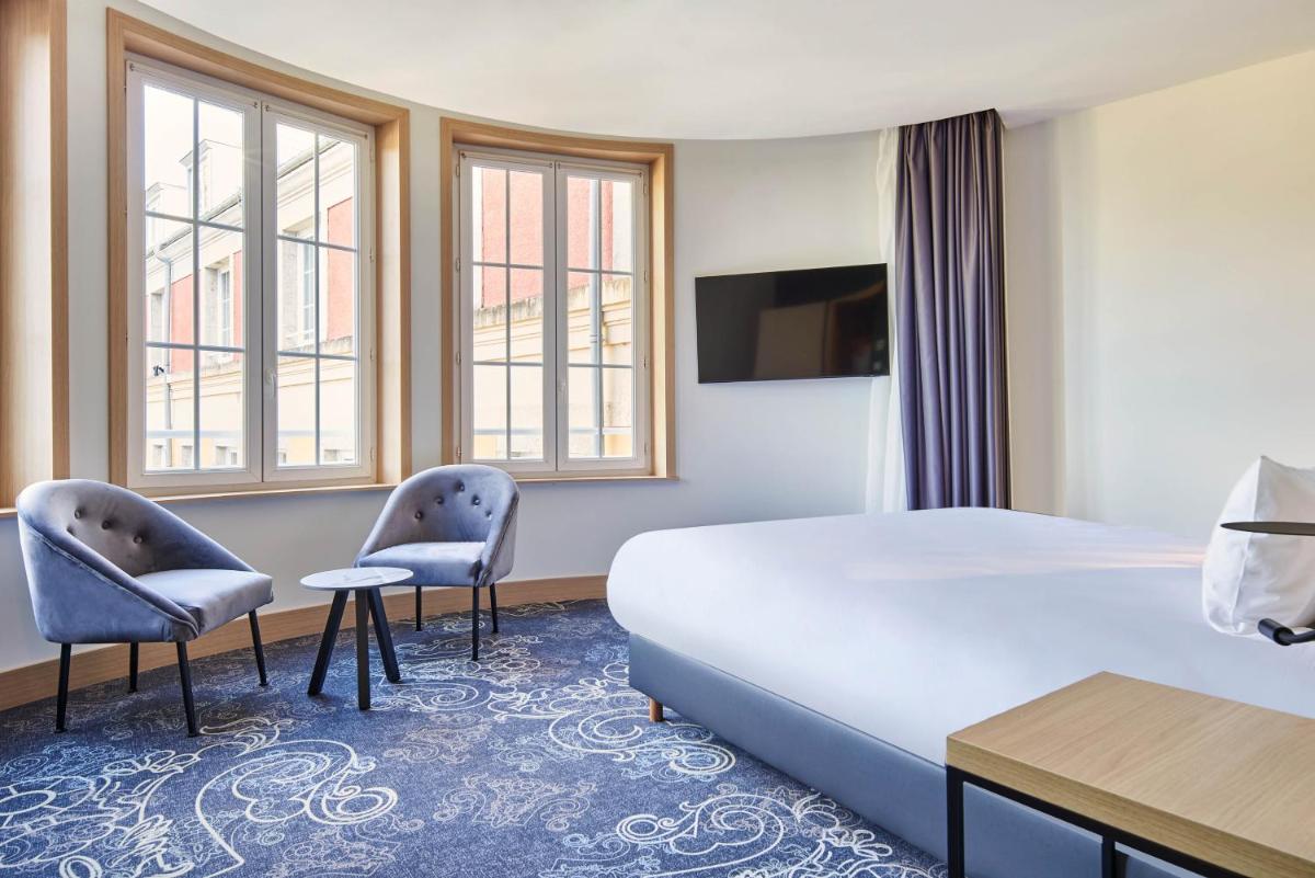 Télévision ou salle de divertissement dans l'établissement Le Grand Hôtel, The Originals Relais