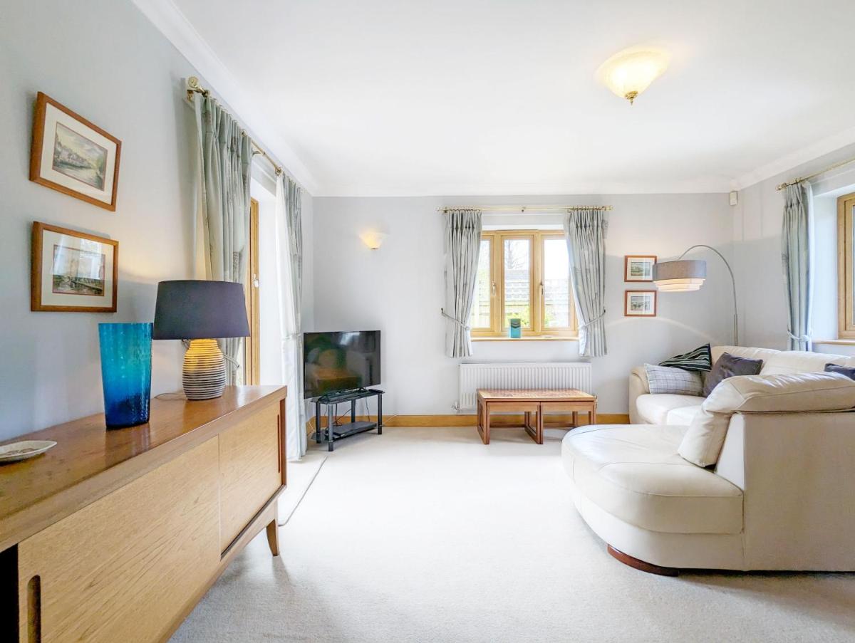 Wisteria Way, Tangmere - Housity