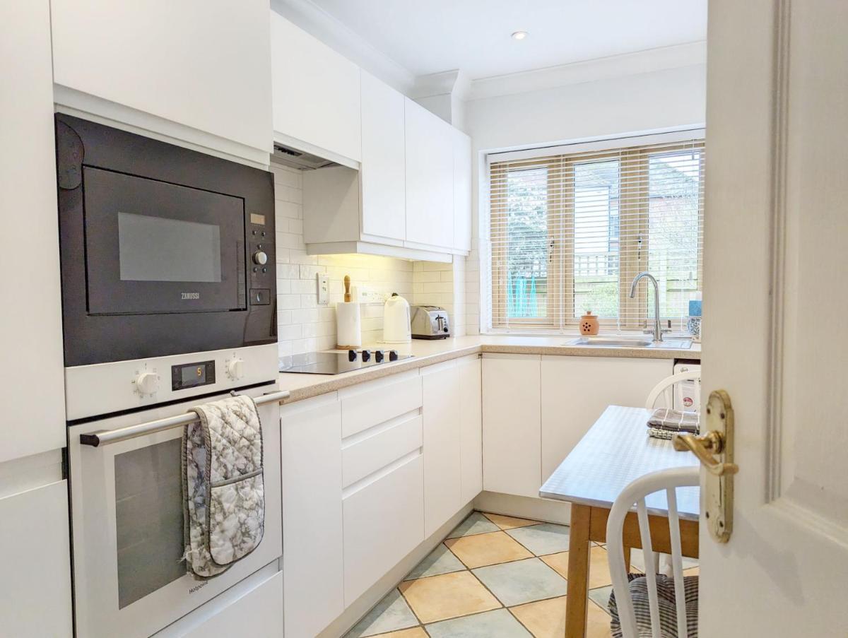 Wisteria Way, Tangmere - Housity
