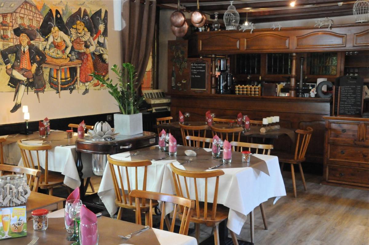A la Maison Rouge Hôtel & Restaurant - Housity