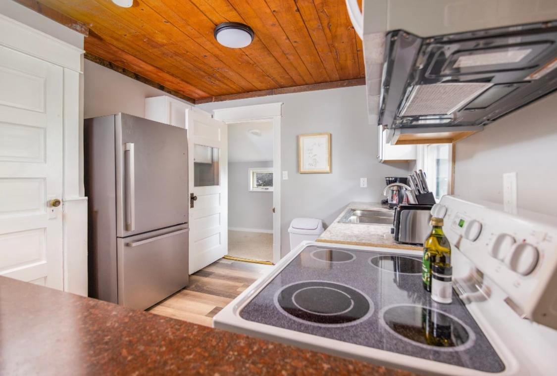 Spacious 2 Bedroom Home Near Ingersoll & Downtown - Housity
