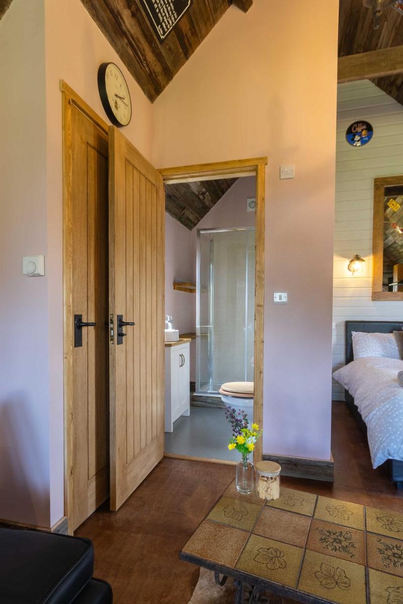 Lake View Lodges The Melford - Housity