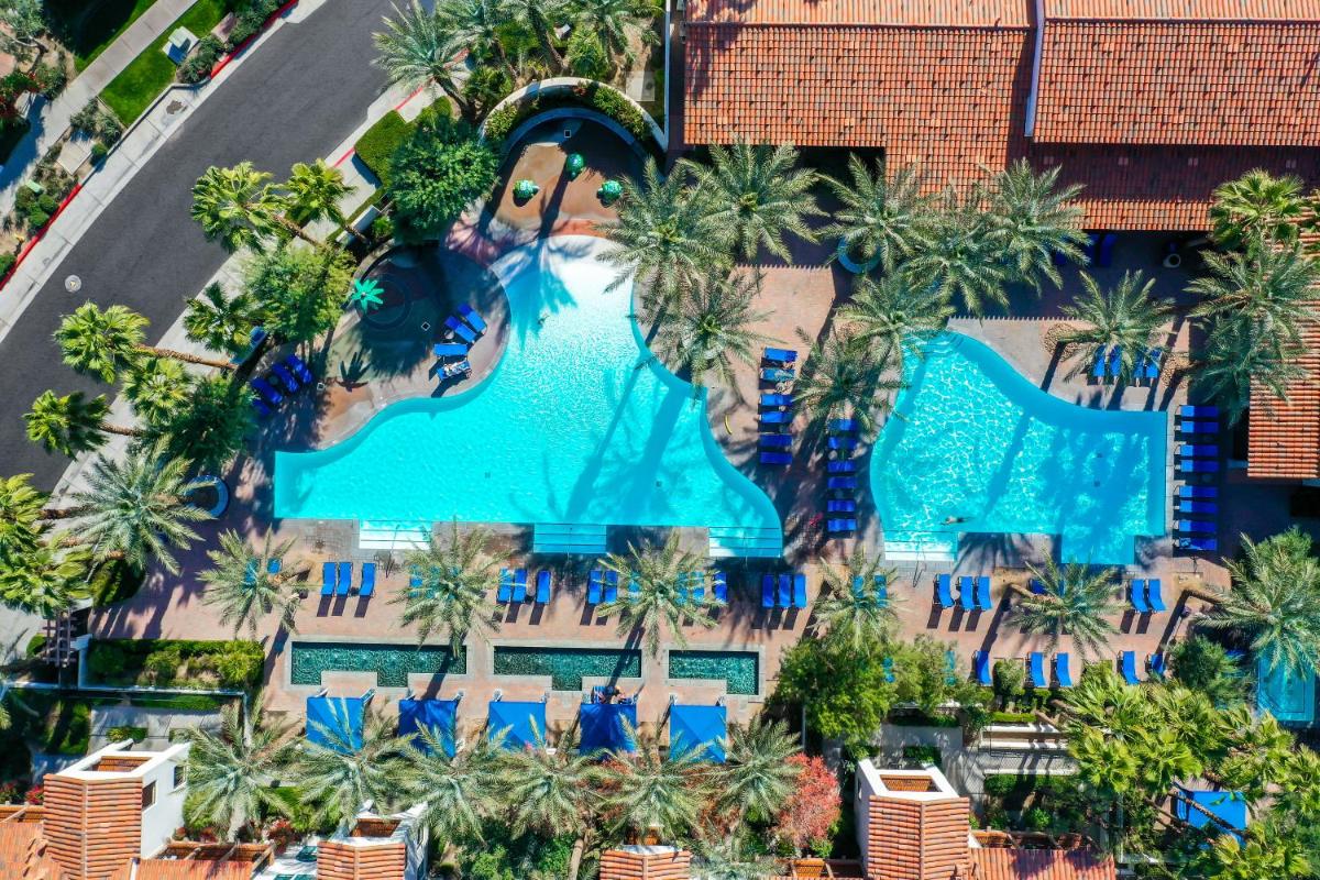 Luxurious Villa with Majestic Mountain View, 12 Pools, Spas, Ground Floor - Housity
