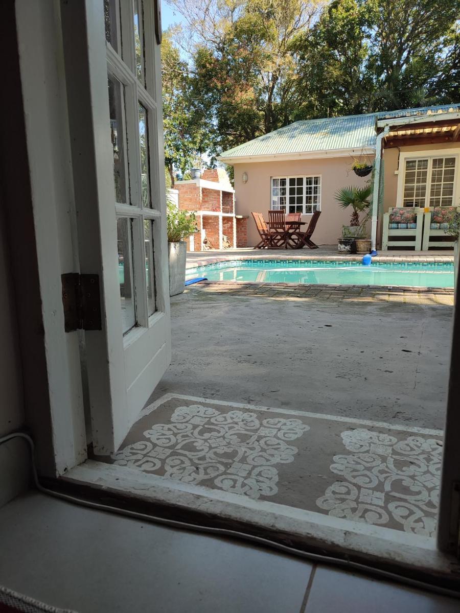 Paradise in the City Cottage Two - Housity