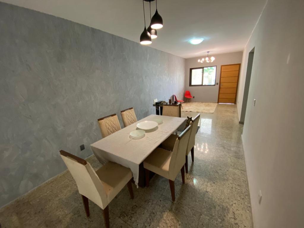 Casa em condomínio fechado-8 minutos do shop.Flamboyant - Housity