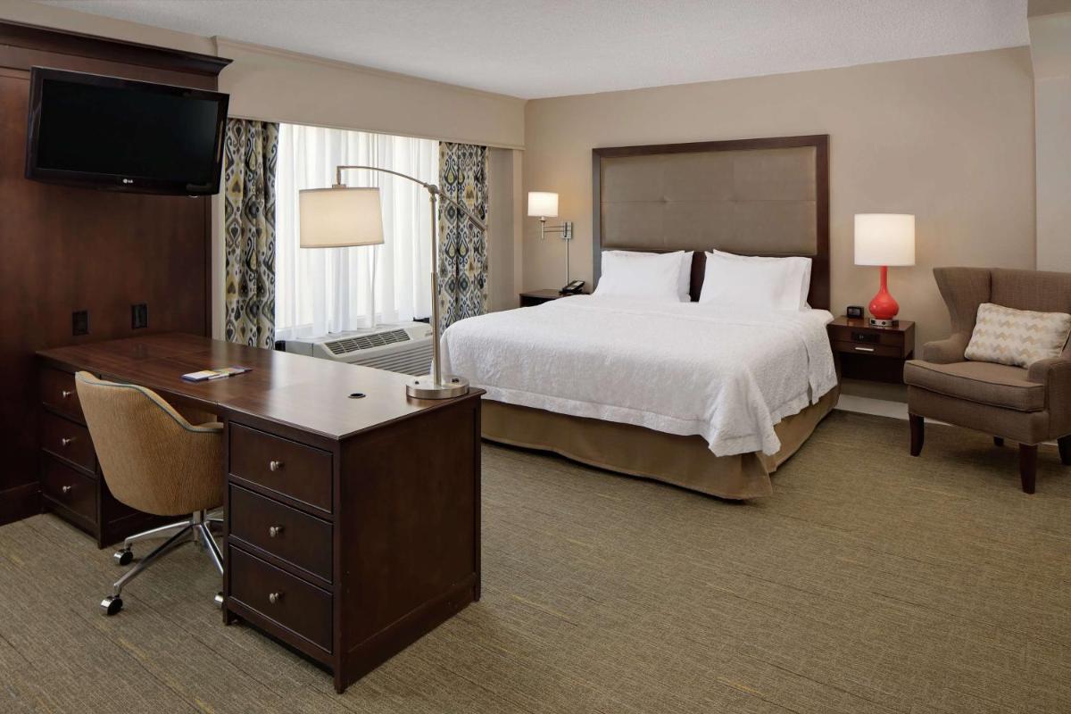 Hampton Inn Louisville Downtown - Housity