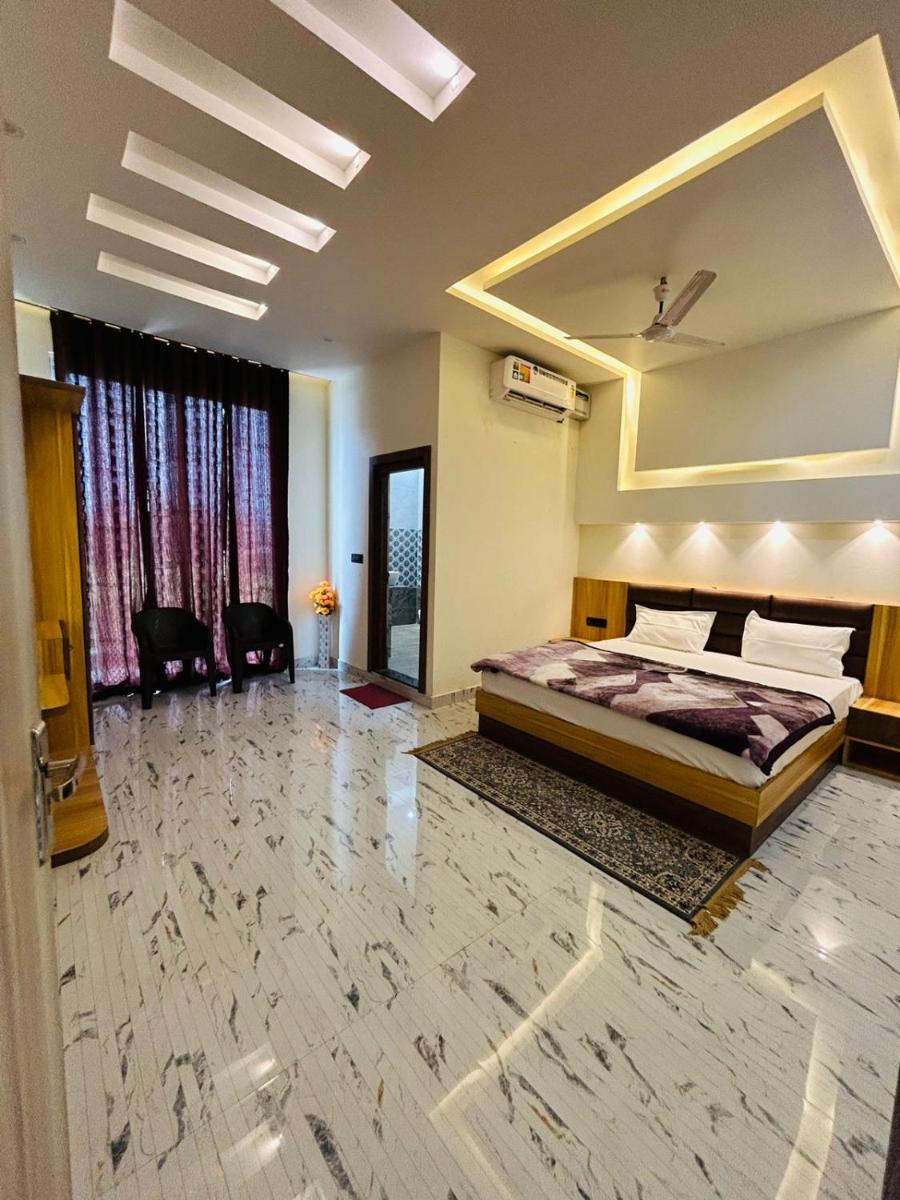 JB Square Resort And Lawn - Housity