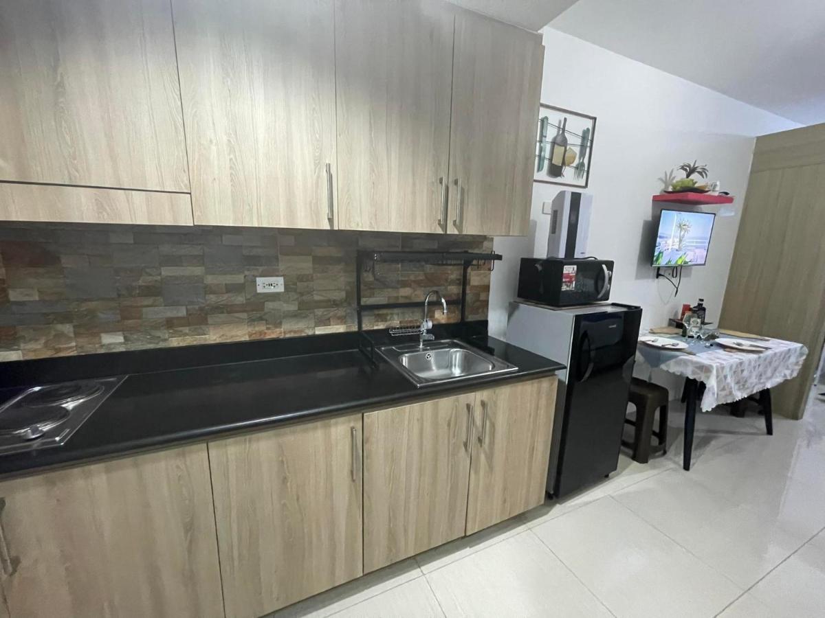 Shore Residences, Mall Of Asia Complex Stays by PBYY - Housity