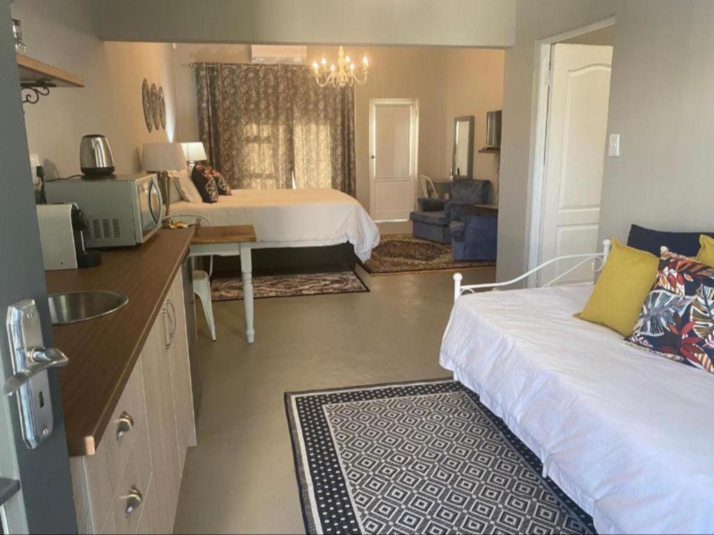 Steenkoppies semi self catering apartment - Housity