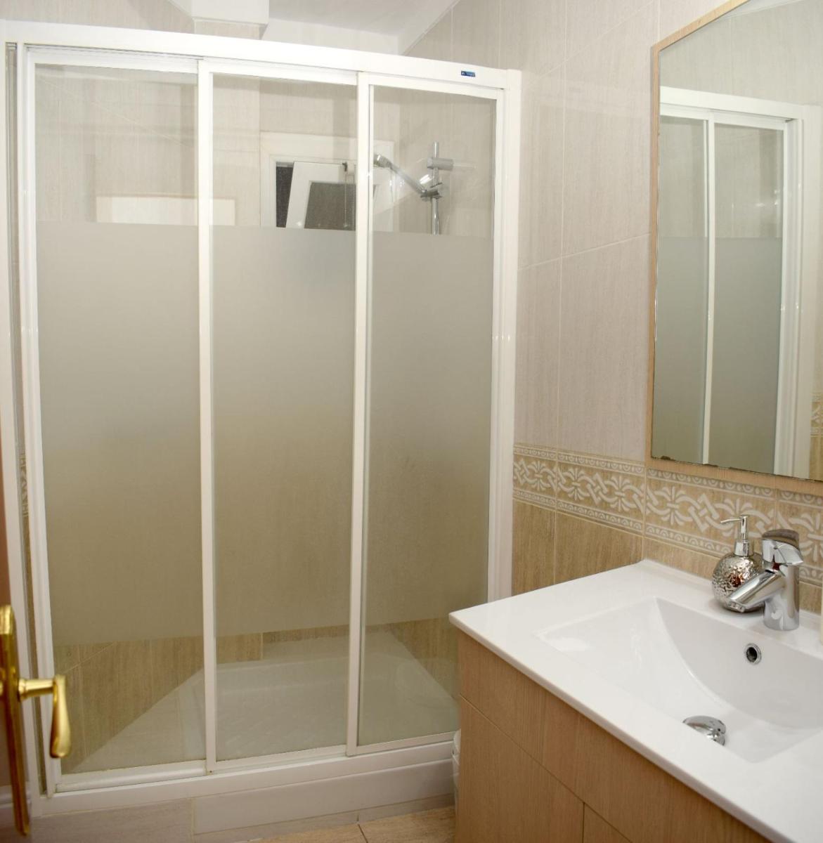 Apartamentos Atlas Terrassa IV (Les Escoles) - Housity