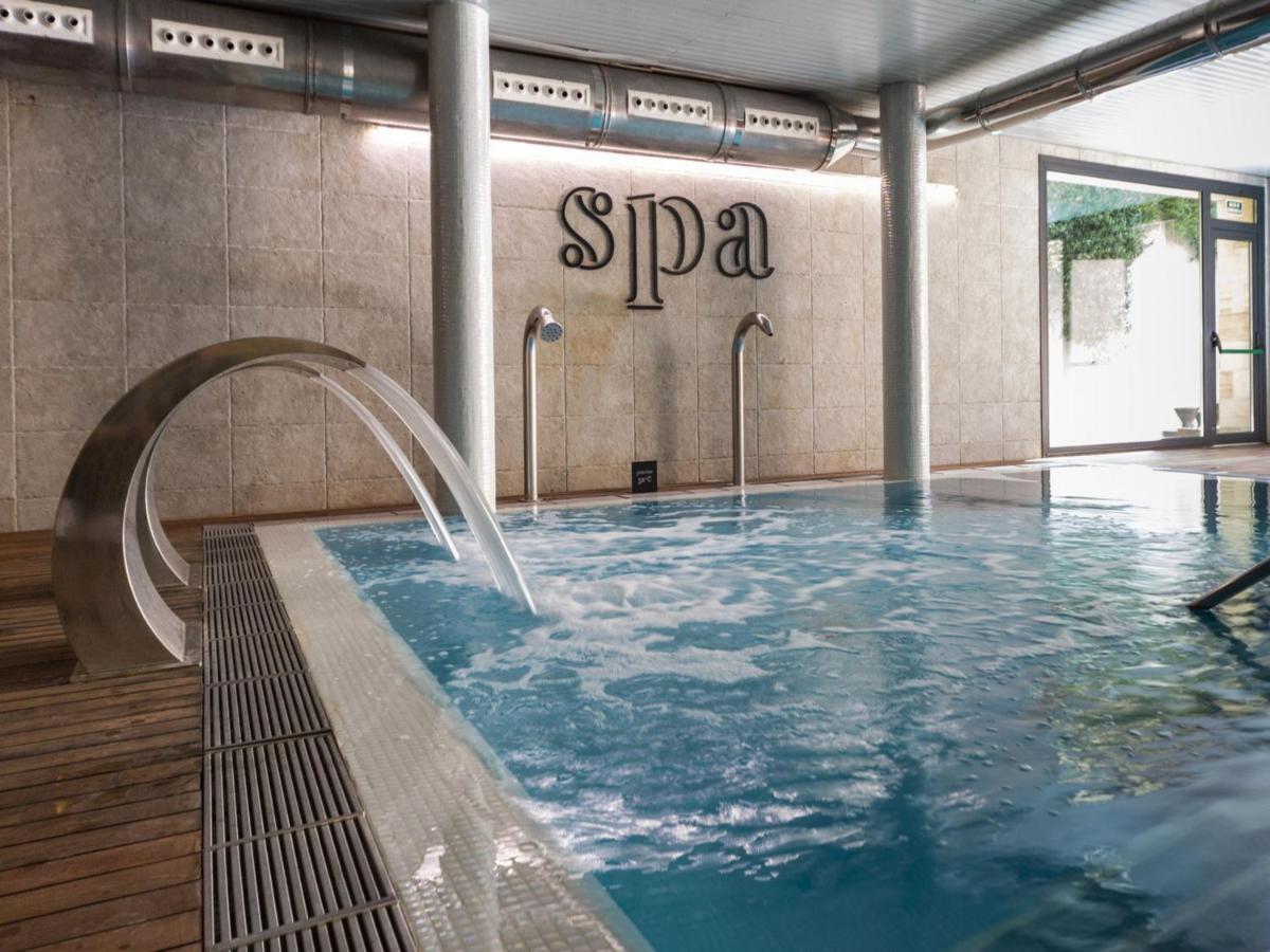 Piscina en o cerca de ARTIEM Asturias