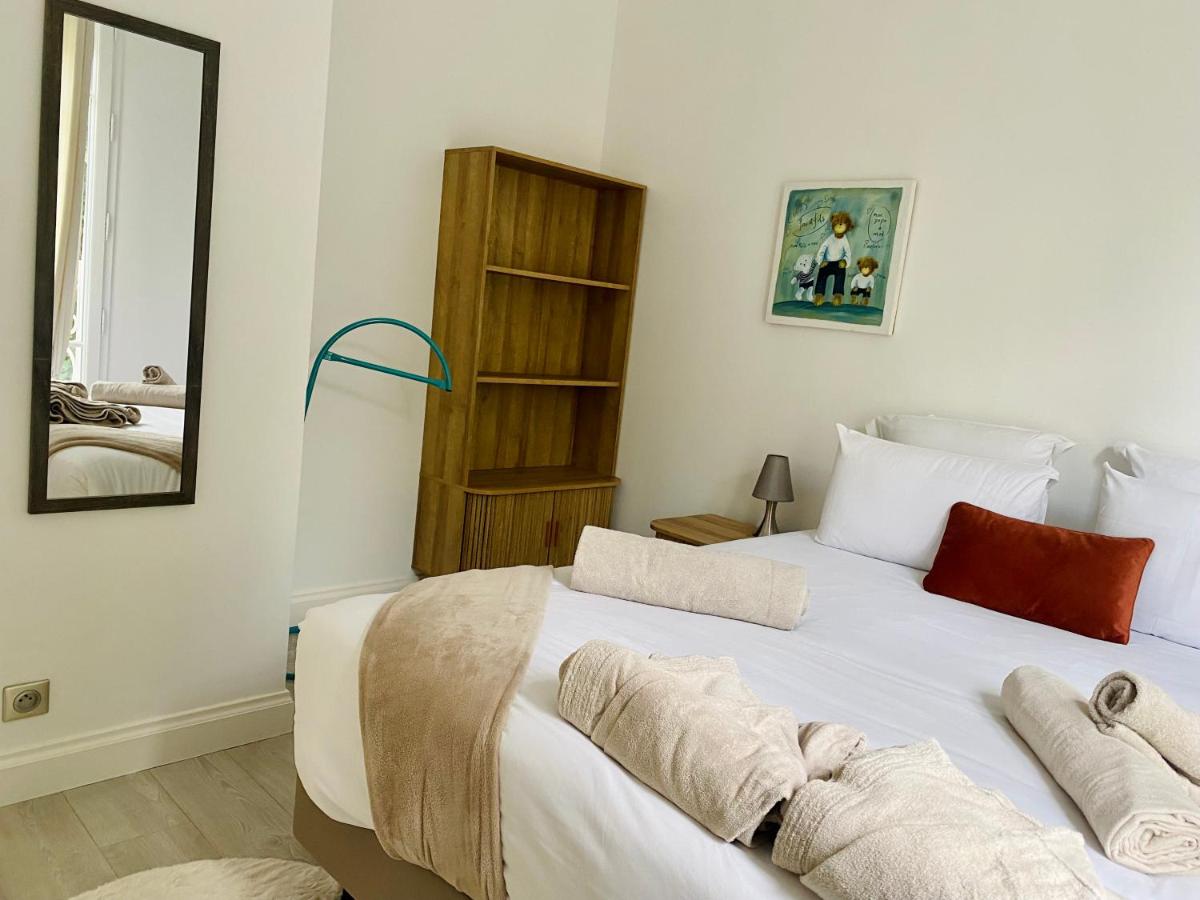 Un ou plusieurs lits dans un hébergement de l'établissement Le Castel Cabourg hôtel & SPA- Restaurant La Calypso