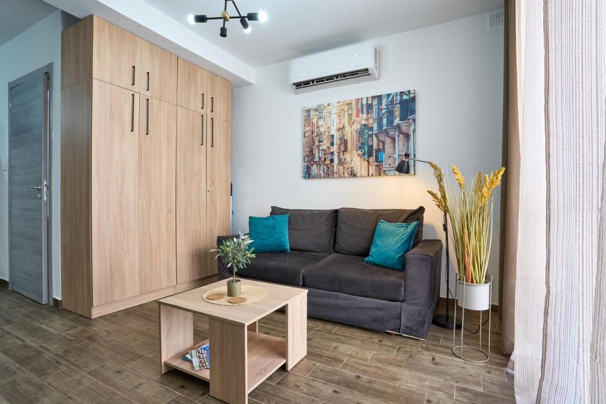 Private Apartment minutes to Sliema Malta, 2 AC's, Netflix - Housity