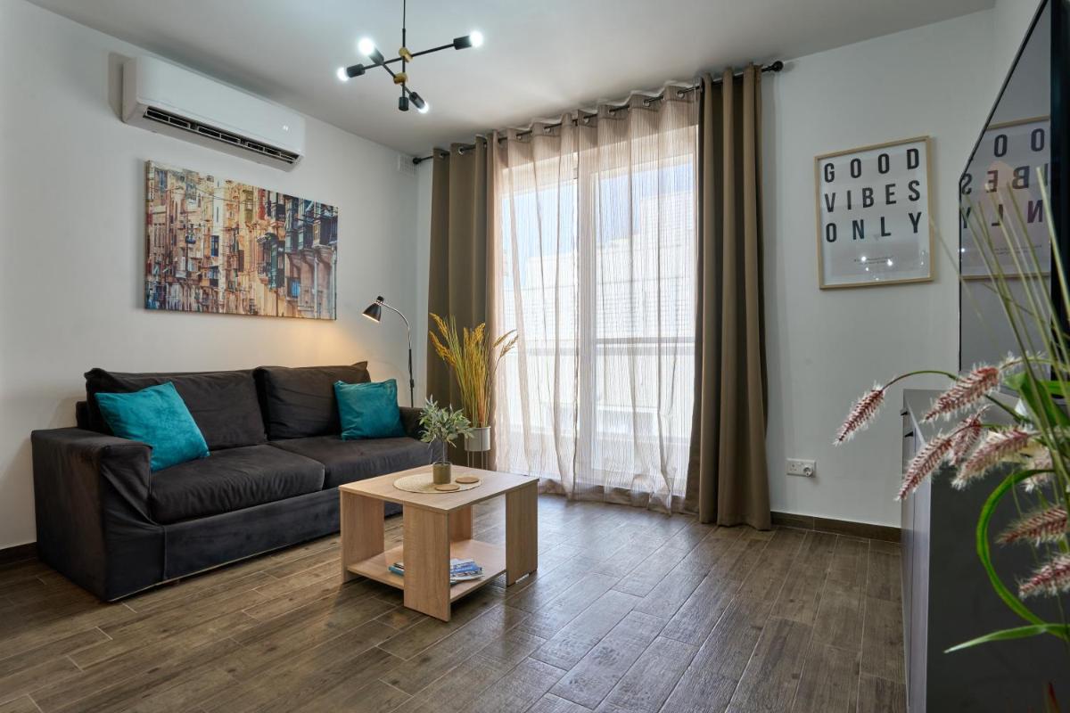 Private Apartment minutes to Sliema Malta, 2 AC's, Netflix - Housity